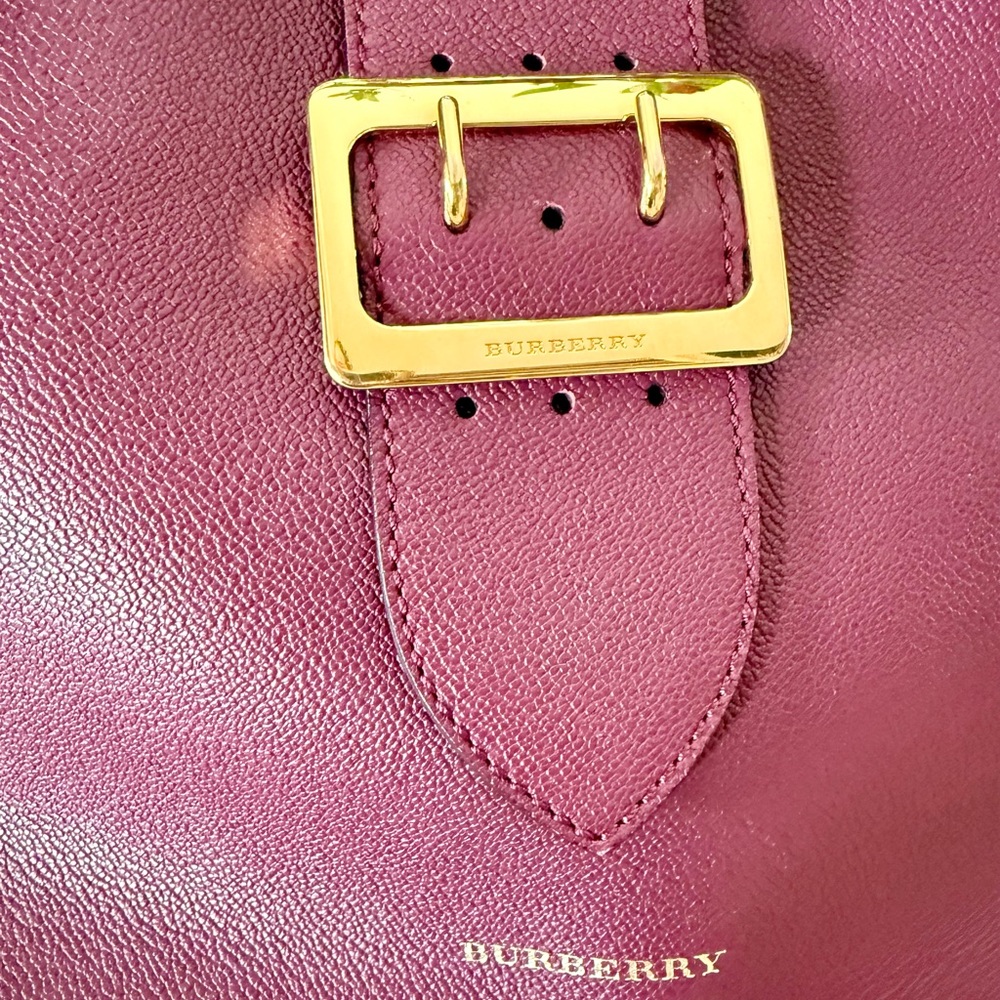 Burberry Buckle Medium Tote - Picture 7 of 11